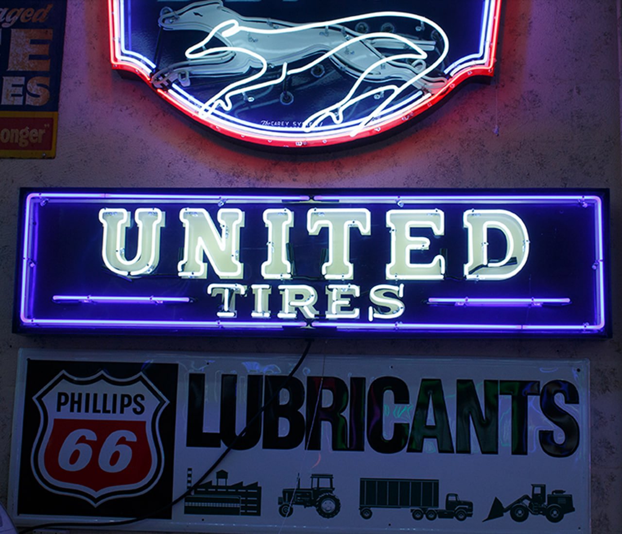 United Tires Porcelain Neon Sign – NS1526